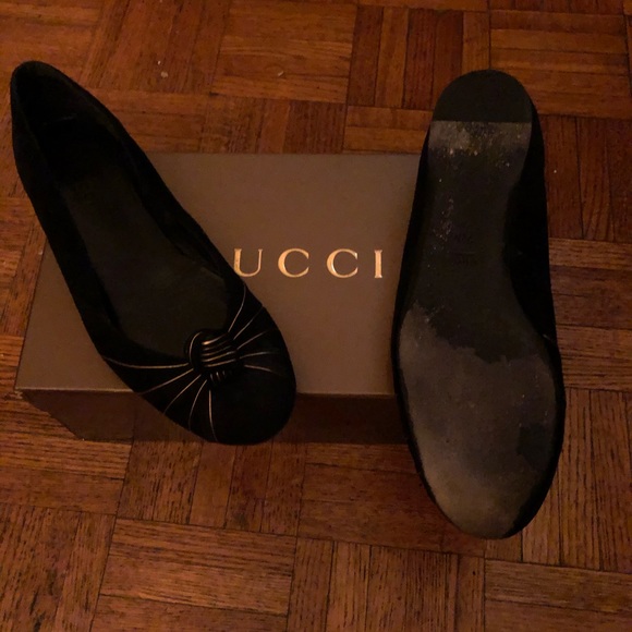 Gucci suede knot flats